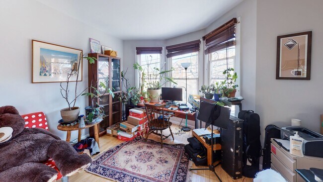 Building Photo - Remodeled 2BR in Victorian | Oversized Living & Dining | Walk to Yale | Massive Walk-In Closet