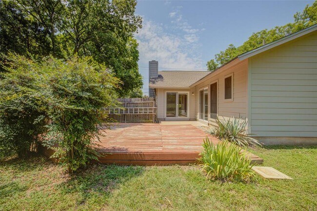 Building Photo - 306 Corral Ln