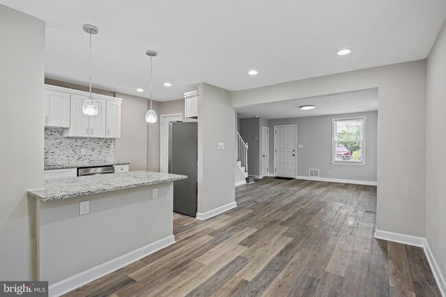 Building Photo - 5107 Laurel Ave