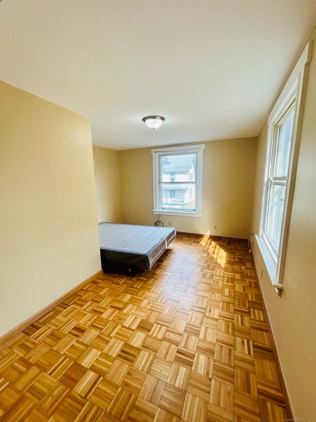 Building Photo - 25 Holbrook St