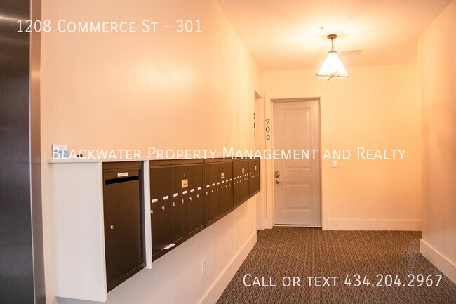Building Photo - 1208 Commerce St