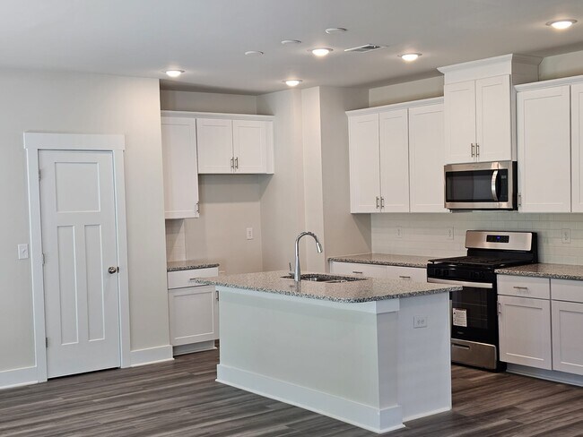 Building Photo - 224 Lanyard Ln