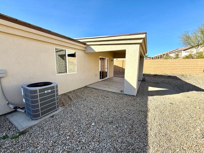 Building Photo - Modern 3 Bed, 2 Bath Home with Open Floor Plan & New Flooring – Fort Mohave- Available Now!