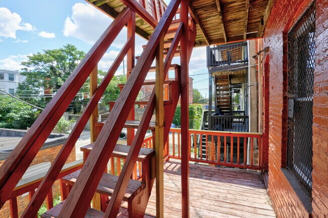 Building Photo - 3BD/1BA: Stunning Duplex in Baltimore City