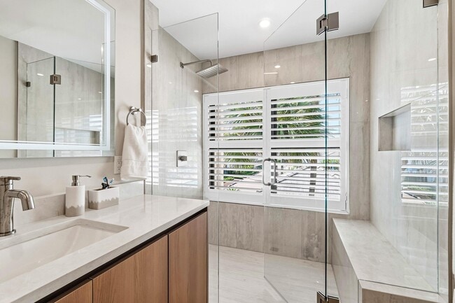 Building Photo - 2717 N Ocean Blvd