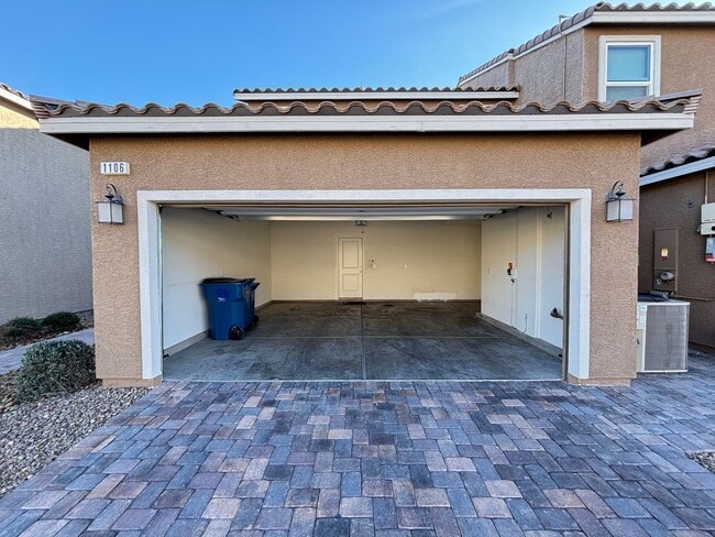 Building Photo - Stunning 3Bed/2Bath/2Car Townhome located in the N. Las Vegas/Tule Springs area!