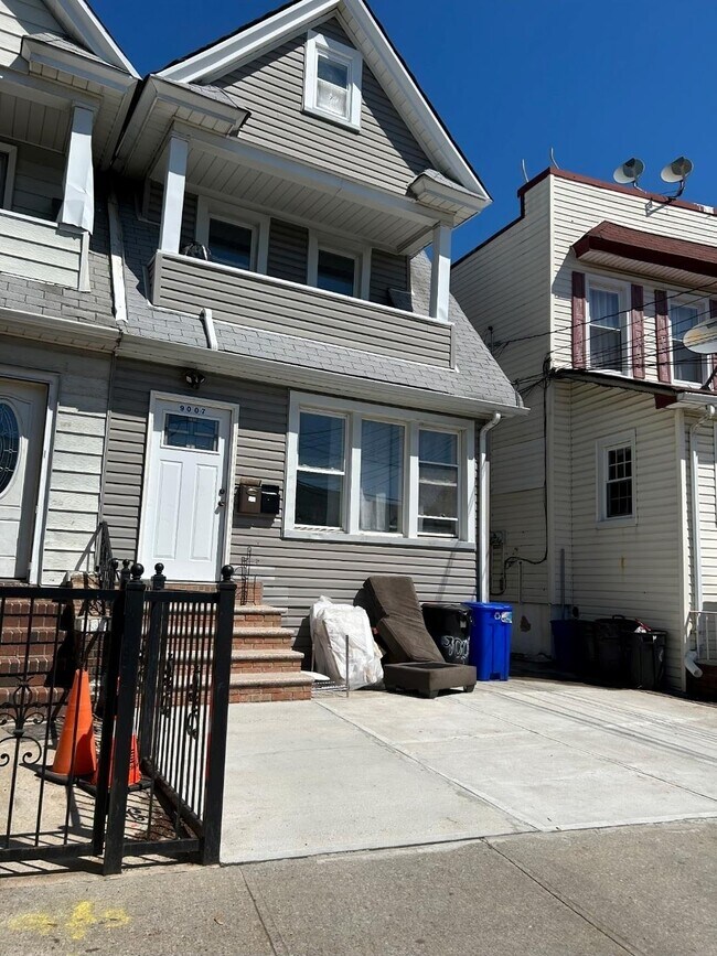 Primary Photo - 90-07-90107 107th Ave