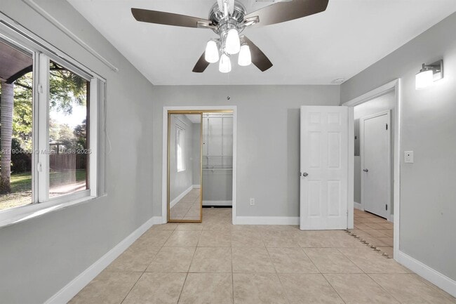 Building Photo - 1610 SW 30th Pl