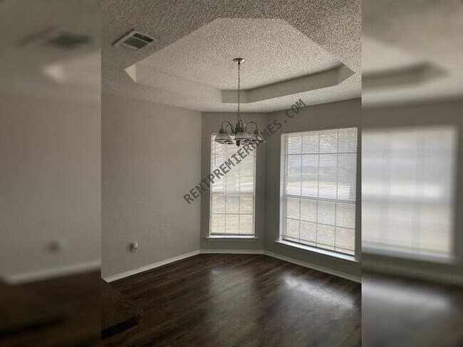 Building Photo - 104 Mesa Moor Dr