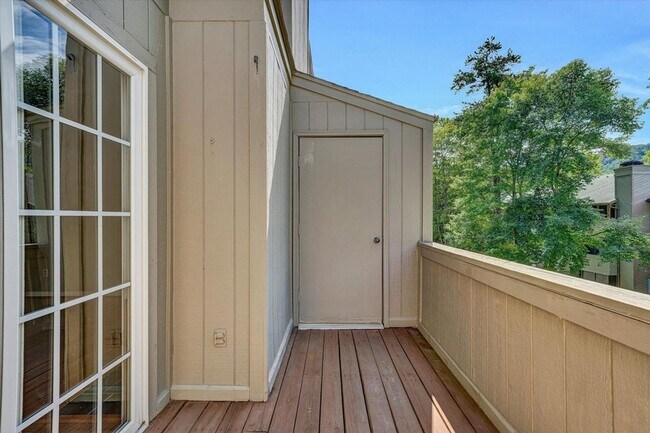 Building Photo - 7311 Maple Ct SW