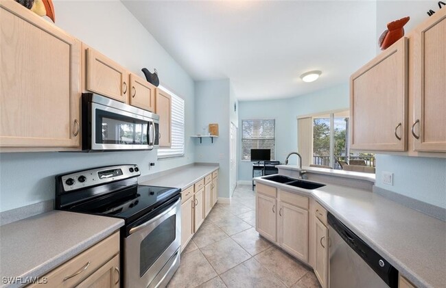 Building Photo - 9050 Las Maderas Dr