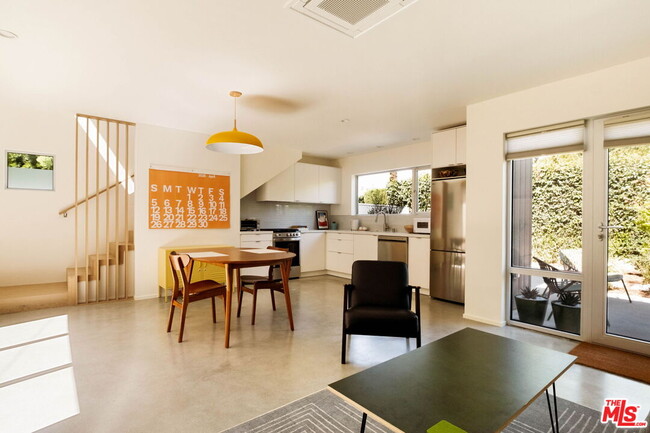 Building Photo - 2209 Louella Ave