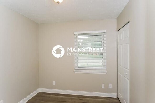 Building Photo - 4 Bedroom Pet-Friendly Home in louisville,...