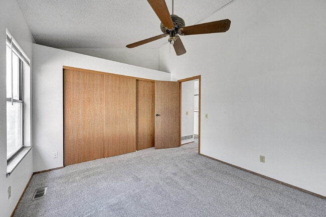 Building Photo - $2,085.00 - 3 Bedrooms, 2 Bathrooms Townhouse in Aurora with Washer and Dryer!