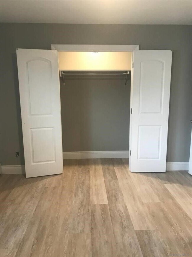 Building Photo - 328 Glen Cove Rd