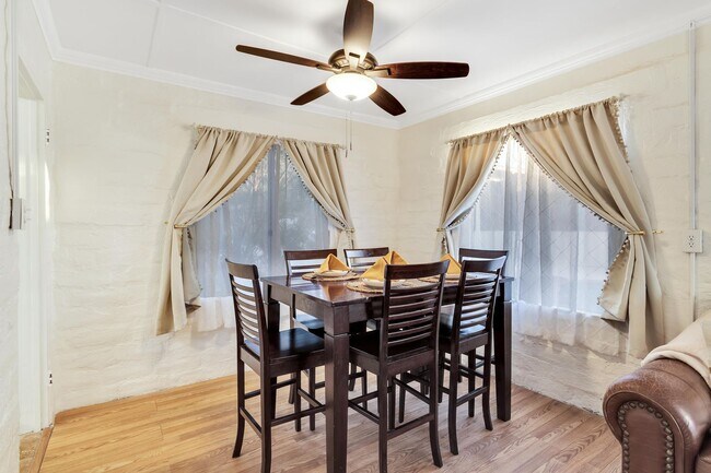 Building Photo - 2 Bedroom 1 Bath - Furnished Hilltop Home ...