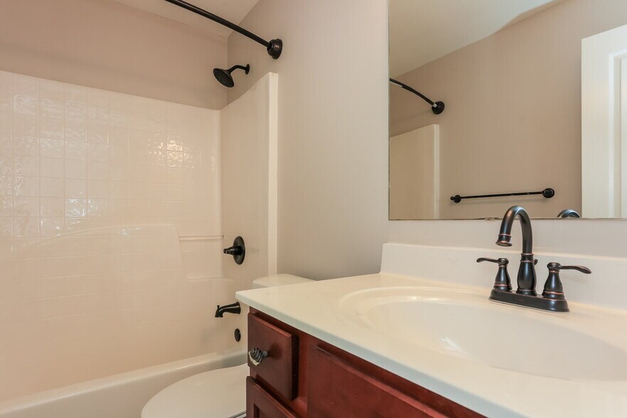 Building Photo - 7756 Parkside Dr