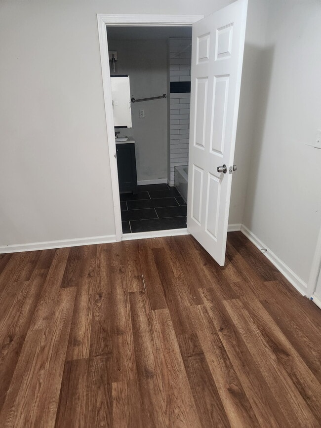 Building Photo - 3 Annie St