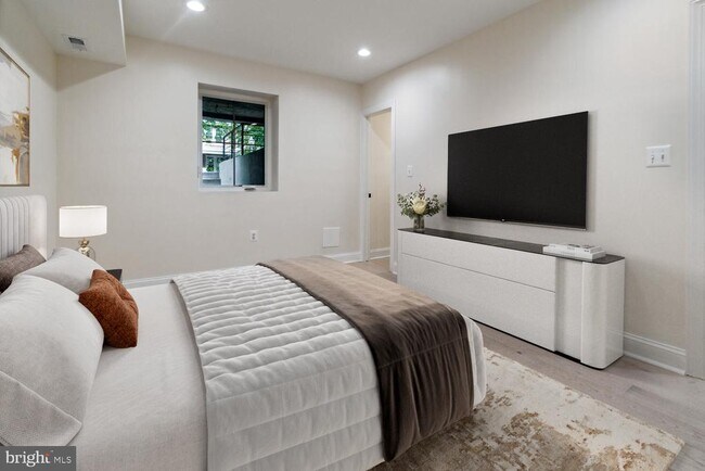 Building Photo - 1232 Trinidad Ave NE