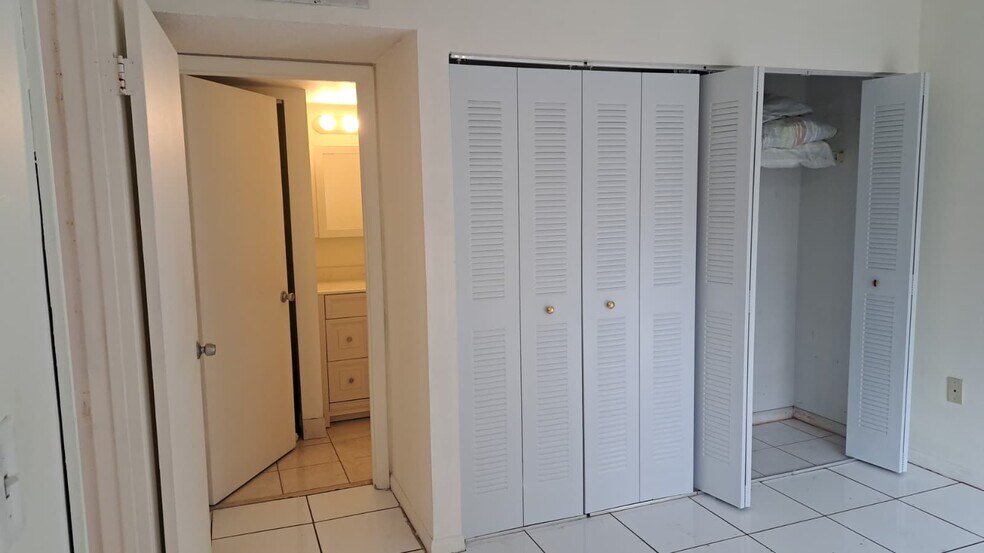 Great Closets - 5525 W 26th Ct