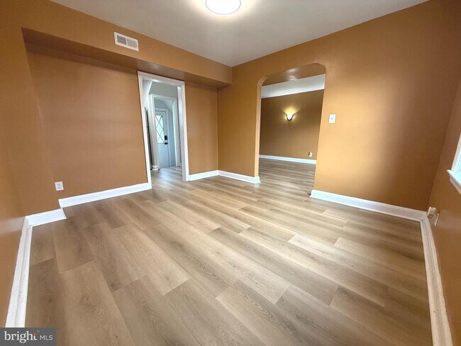 Building Photo - 804 Radnor Ave