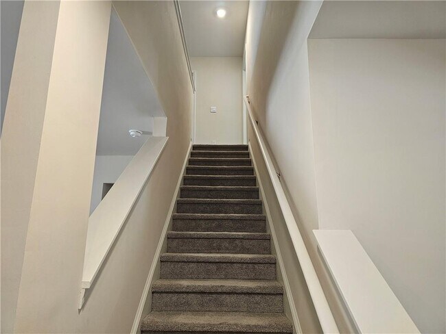 Building Photo - 490 Walnut Grv Wy