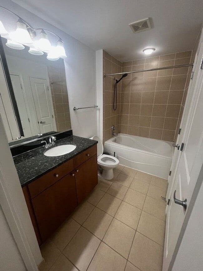 Building Photo - Luxury Condo in National Harbor