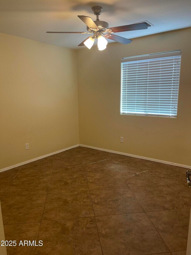 Building Photo - 1437 E Mayfield Dr