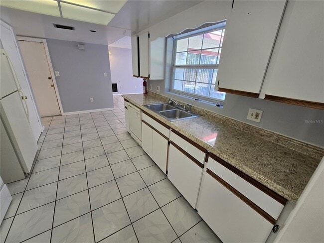 Building Photo - 6117 Shadow Wood Ct