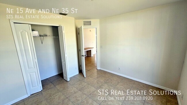 Building Photo - 1505 NE 35th St
