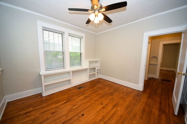 Building Photo - Adorable updated 2 bath, 1 bed home near R...