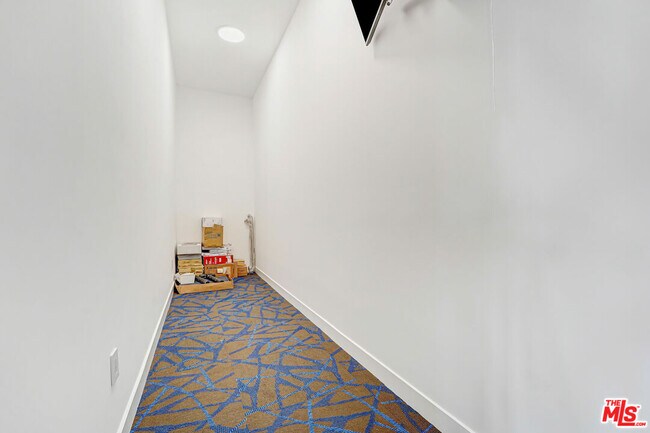 Building Photo - 2614 Alsace Ave