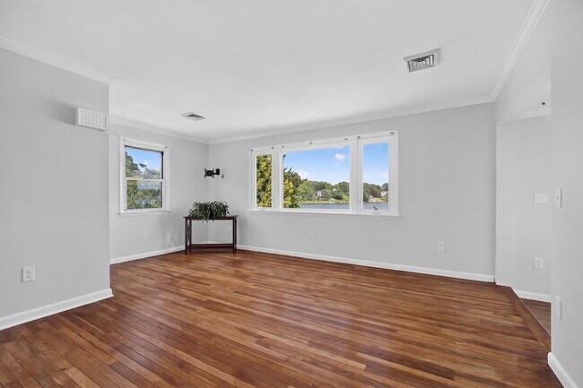 Building Photo - 272 Elm St