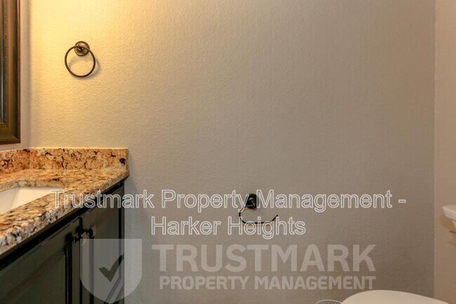 Building Photo - 3104 Sabine Cove