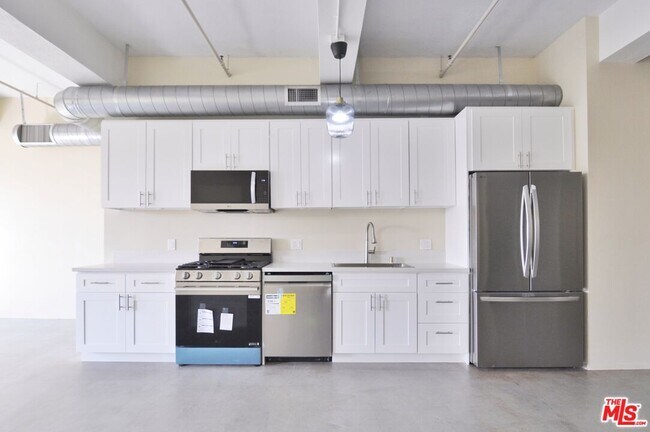 Building Photo - 849 S Broadway