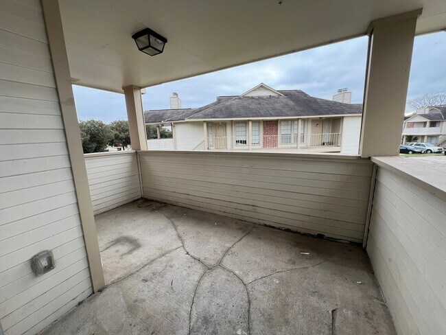 Building Photo - 11500 Meadow Ln