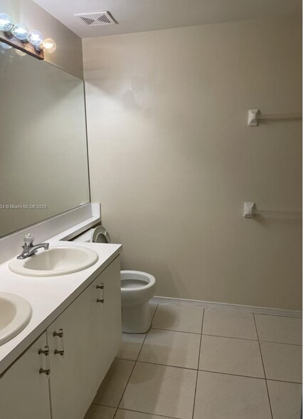 Building Photo - 145 SW 96th Ter