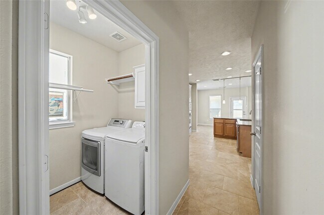 Building Photo - 17422 Memorial Blossom Dr