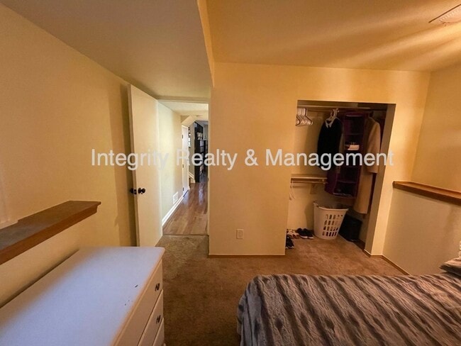 Building Photo - 475 E Chiswick Cir