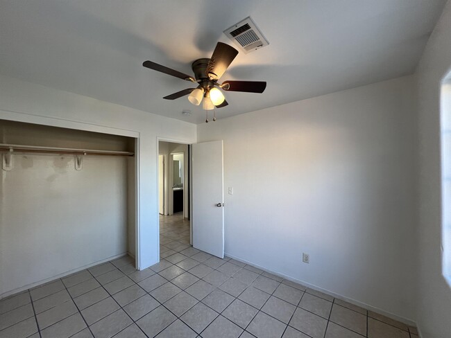 Building Photo - 321 Reynosa Ave