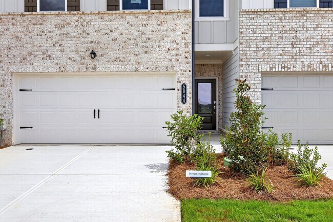 Building Photo - 5044 Highwood Dr