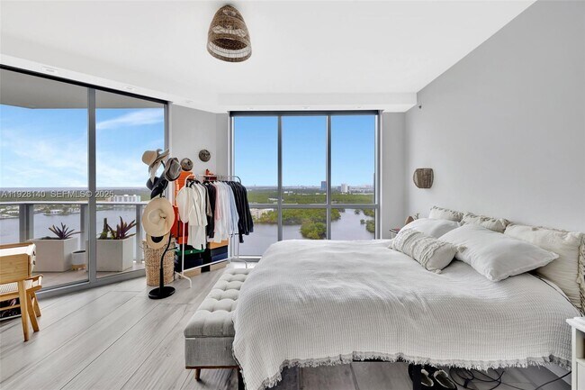 Building Photo - 17111 Biscayne Blvd