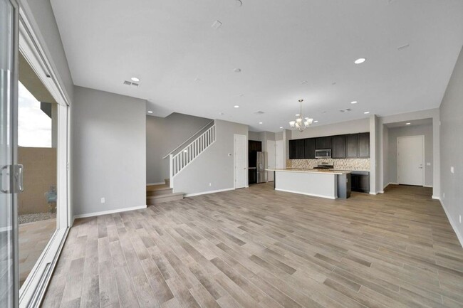 Building Photo - LUXURY TOWNHOME IN PNORTERRA WITH COMMUNIT...