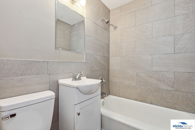 Building Photo - 2 bedroom 1 bath home