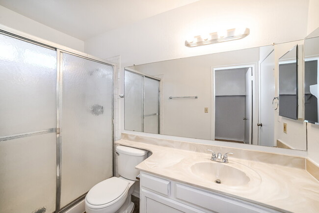 Building Photo - 315 W Ross Ave