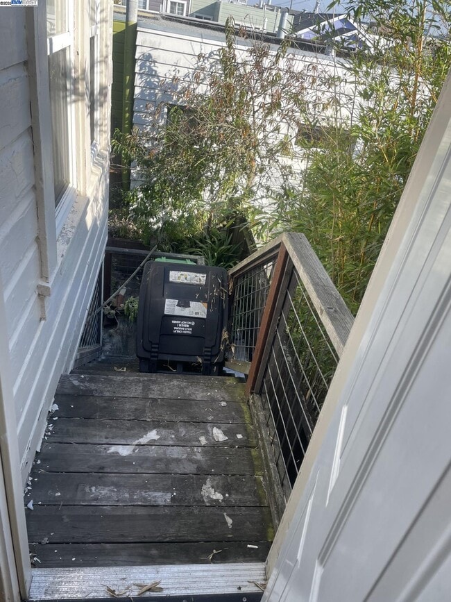 Building Photo - 586 39th Ave