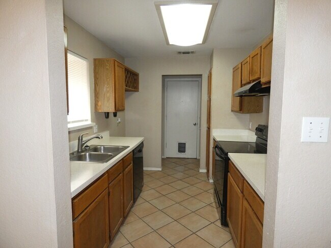 Building Photo - 8248 Meadowbrook Dr