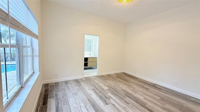 Building Photo - 964 Tanglewood Cir