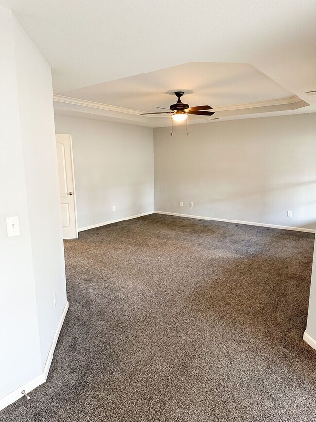 Building Photo - Stunning 5 bedroom 3.5 bath home in the highly desirable Rocky Hill area