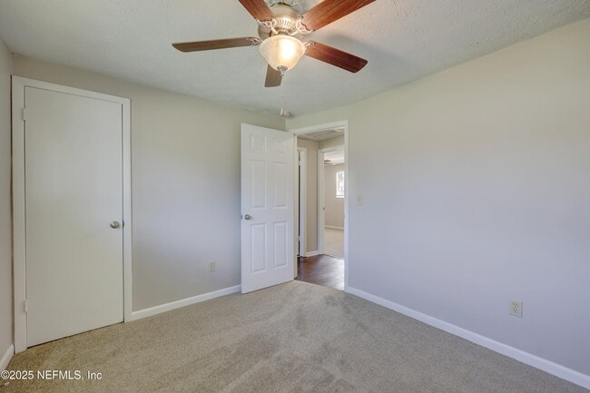 Building Photo - 4150 Lazy Hollow Ln N